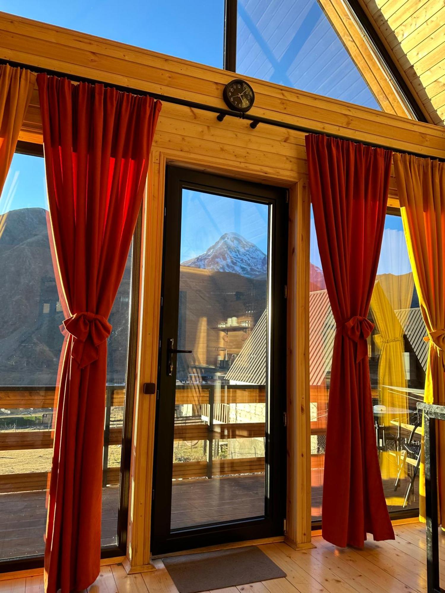 Kazbegi Inn Cottages Exterior photo